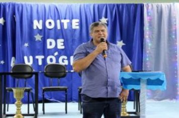 Foto - Noite de Autógrafos com Alunos Escritores