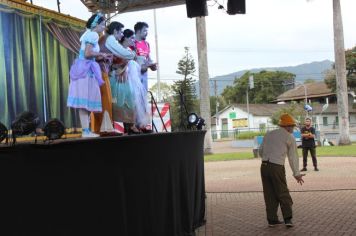 Foto - Espetáculo Caixola Brincante apresentado pelo Teatro a Bordo