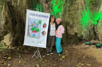 Foto - Sessão de Autógrafos - Árvore Guararema