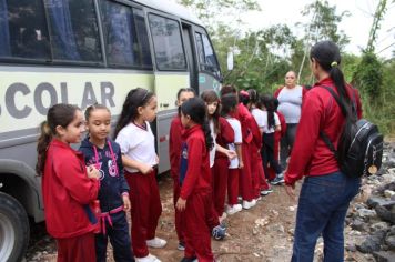 Foto - Alunos da Escola Municipal Francisco José de Lima Jr visitam o aterro sanitário do Município