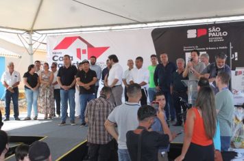 Foto - Inauguração do Empreendimento Cajati D- 65 casas e entrega de 280 títulos de Regularização Fundiária