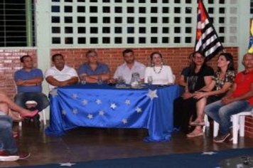 Foto - Noite de Autógrafos com Alunos Escritores