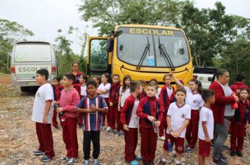 Foto - Alunos da Escola Municipal Francisco José de Lima Jr visitam o aterro sanitário do Município