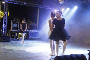 Foto - Cajati comemora o Dia Internacional da Dança apresentando um espetáculo na Praça da Bíblia