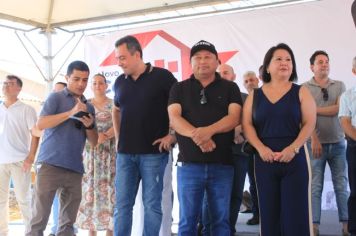 Foto - Inauguração do Empreendimento Cajati D- 65 casas e entrega de 280 títulos de Regularização Fundiária