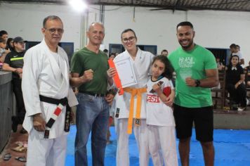 Foto - ESPORTE SANO CAJATI PROMOVE GRADUAÇÃO COM  TROCA DE FAIXAS E DOAÇÃO DE KIMONOS PARA ATLETAS INICIANTES