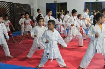 Foto - ESPORTE SANO CAJATI PROMOVE GRADUAÇÃO COM  TROCA DE FAIXAS E DOAÇÃO DE KIMONOS PARA ATLETAS INICIANTES