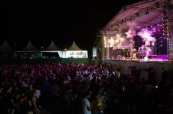 Foto - Shows com Paula Mattos e Cleito Camargo