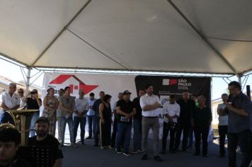 Foto - Inauguração do Empreendimento Cajati D- 65 casas e entrega de 280 títulos de Regularização Fundiária