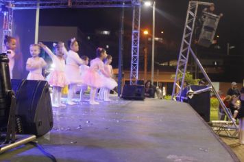 Foto - Cajati comemora o Dia Internacional da Dança apresentando um espetáculo na Praça da Bíblia