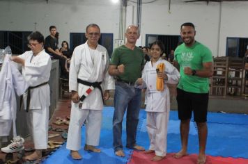 Foto - ESPORTE SANO CAJATI PROMOVE GRADUAÇÃO COM  TROCA DE FAIXAS E DOAÇÃO DE KIMONOS PARA ATLETAS INICIANTES