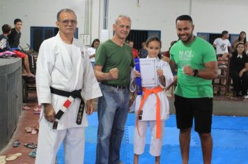 Foto - ESPORTE SANO CAJATI PROMOVE GRADUAÇÃO COM  TROCA DE FAIXAS E DOAÇÃO DE KIMONOS PARA ATLETAS INICIANTES