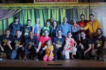 Foto - Espetáculo Caixola Brincante apresentado pelo Teatro a Bordo