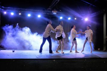 Foto - Cajati comemora o Dia Internacional da Dança apresentando um espetáculo na Praça da Bíblia