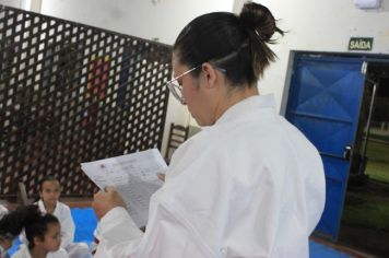 Foto - ESPORTE SANO CAJATI PROMOVE GRADUAÇÃO COM  TROCA DE FAIXAS E DOAÇÃO DE KIMONOS PARA ATLETAS INICIANTES