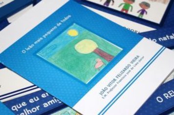 Foto - Noite de Autógrafos com Alunos Escritores