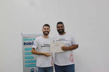 Foto - Professores da Secretaria de Educação de Cajati recebem Certificação do Curso de Robótica