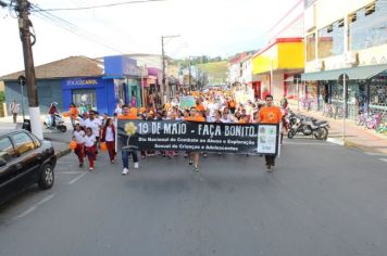 Foto - CAMINHADA FAÇA BONITO EM ALUSÃO AO 18 DE MAIO - DIA NACIONAL DE COMBATE AO ABUSO E À EXPLORAÇÃO SEXUAL