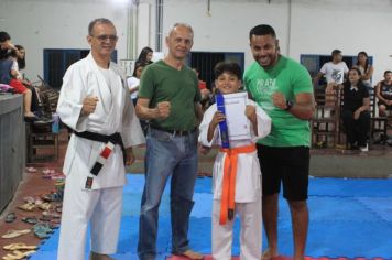 Foto - ESPORTE SANO CAJATI PROMOVE GRADUAÇÃO COM  TROCA DE FAIXAS E DOAÇÃO DE KIMONOS PARA ATLETAS INICIANTES