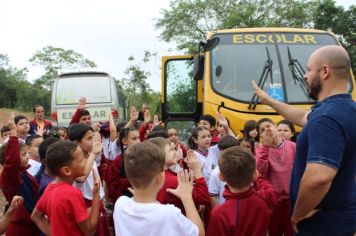 Foto - Alunos da Escola Municipal Francisco José de Lima Jr visitam o aterro sanitário do Município