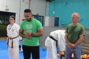 Foto - ESPORTE SANO CAJATI PROMOVE GRADUAÇÃO COM  TROCA DE FAIXAS E DOAÇÃO DE KIMONOS PARA ATLETAS INICIANTES