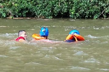 Foto - Treinamento de técnicas de salvamento 