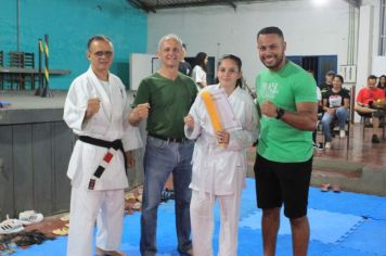 Foto - ESPORTE SANO CAJATI PROMOVE GRADUAÇÃO COM  TROCA DE FAIXAS E DOAÇÃO DE KIMONOS PARA ATLETAS INICIANTES