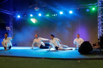 Foto - Cajati comemora o Dia Internacional da Dança apresentando um espetáculo na Praça da Bíblia