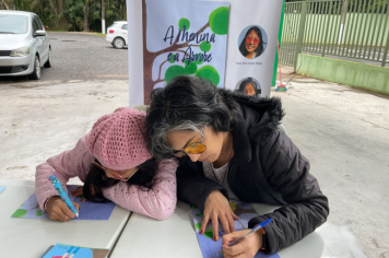 Foto - Sessão de Autógrafos - Árvore Guararema