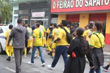 Foto - 1ª Caminhada pela Inclusão Cordão de Girassol 