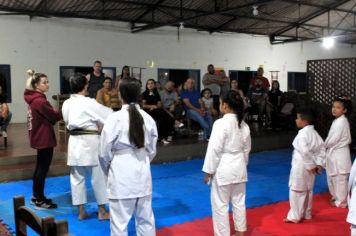 Foto - ESPORTE SANO CAJATI PROMOVE GRADUAÇÃO COM  TROCA DE FAIXAS E DOAÇÃO DE KIMONOS PARA ATLETAS INICIANTES