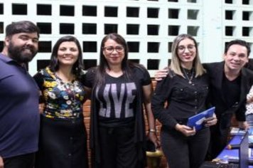 Foto - Noite de Autógrafos com Alunos Escritores