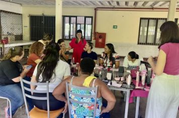 Foto - Consultoria Personalizada, a importância do autocuidado e apresentação profissional foi o tema do encontro comemorativo ao Dia Internacional da Mulher