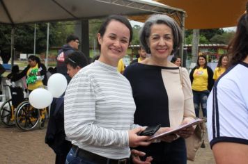 Foto - 1ª Caminhada pela Inclusão Cordão de Girassol 