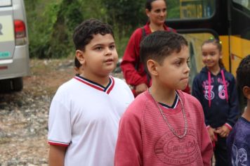 Foto - Alunos da Escola Municipal Francisco José de Lima Jr visitam o aterro sanitário do Município