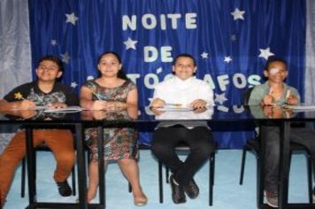 Foto - Noite de Autógrafos com Alunos Escritores