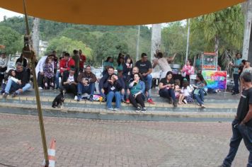 Foto - Espetáculo Caixola Brincante apresentado pelo Teatro a Bordo