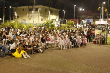 Foto - Cajati comemora o Dia Internacional da Dança apresentando um espetáculo na Praça da Bíblia