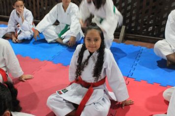 Foto - ESPORTE SANO CAJATI PROMOVE GRADUAÇÃO COM  TROCA DE FAIXAS E DOAÇÃO DE KIMONOS PARA ATLETAS INICIANTES