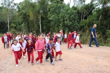 Foto - Alunos da Escola Municipal Francisco José de Lima Jr visitam o aterro sanitário do Município