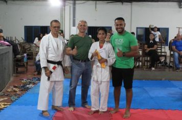 Foto - ESPORTE SANO CAJATI PROMOVE GRADUAÇÃO COM  TROCA DE FAIXAS E DOAÇÃO DE KIMONOS PARA ATLETAS INICIANTES