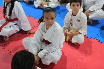 Foto - ESPORTE SANO CAJATI PROMOVE GRADUAÇÃO COM  TROCA DE FAIXAS E DOAÇÃO DE KIMONOS PARA ATLETAS INICIANTES