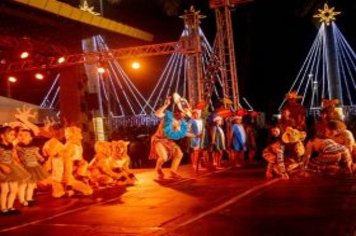 Foto - Espetáculo Rei Leão e banda Projeto X