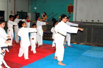 Foto - ESPORTE SANO CAJATI PROMOVE GRADUAÇÃO COM  TROCA DE FAIXAS E DOAÇÃO DE KIMONOS PARA ATLETAS INICIANTES