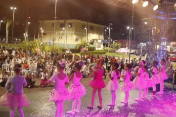 Foto - Cajati comemora o Dia Internacional da Dança apresentando um espetáculo na Praça da Bíblia