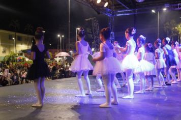 Foto - Cajati comemora o Dia Internacional da Dança apresentando um espetáculo na Praça da Bíblia