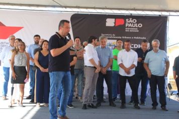 Foto - Inauguração do Empreendimento Cajati D- 65 casas e entrega de 280 títulos de Regularização Fundiária