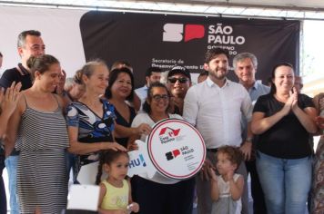 Foto - Inauguração do Empreendimento Cajati D- 65 casas e entrega de 280 títulos de Regularização Fundiária