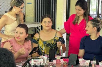 Foto - Consultoria Personalizada, a importância do autocuidado e apresentação profissional foi o tema do encontro comemorativo ao Dia Internacional da Mulher