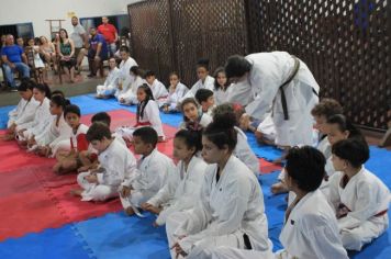 Foto - ESPORTE SANO CAJATI PROMOVE GRADUAÇÃO COM  TROCA DE FAIXAS E DOAÇÃO DE KIMONOS PARA ATLETAS INICIANTES
